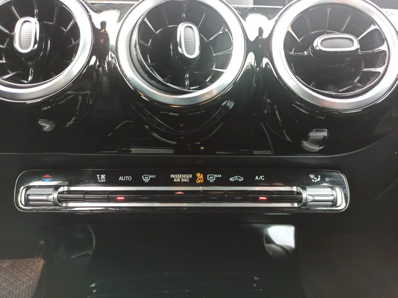 Mercedes CLA 180 - Zdjęcie 15