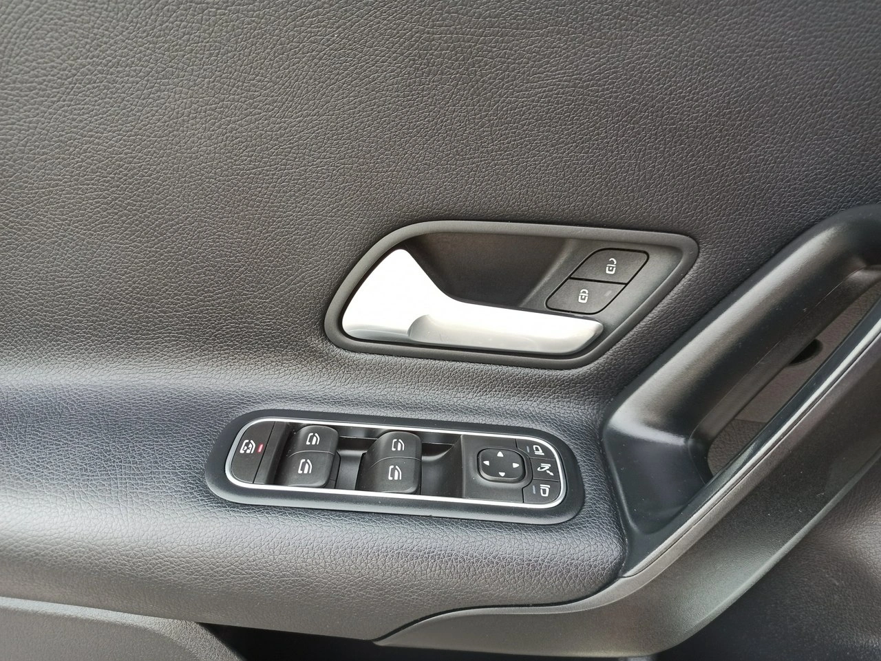 Mercedes CLA 180 - Zdjęcie 18