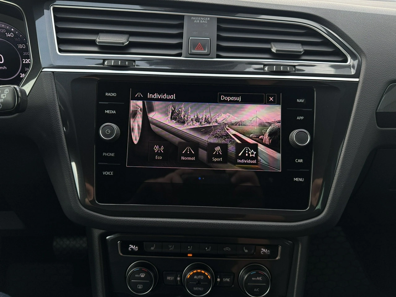 Volkswagen Tiguan - Zdjęcie 19