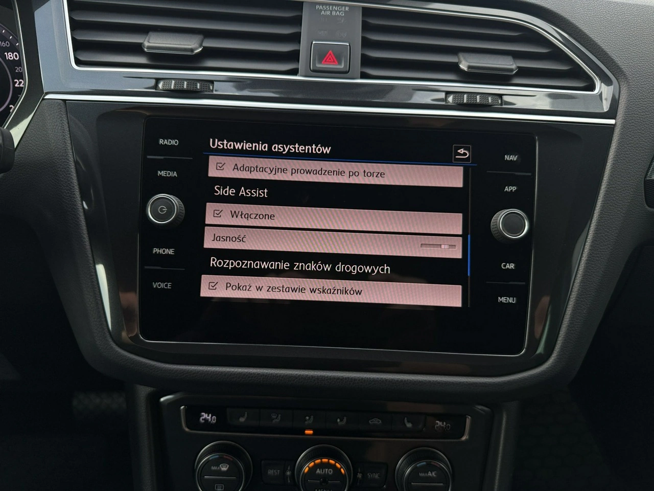 Volkswagen Tiguan - Zdjęcie 22
