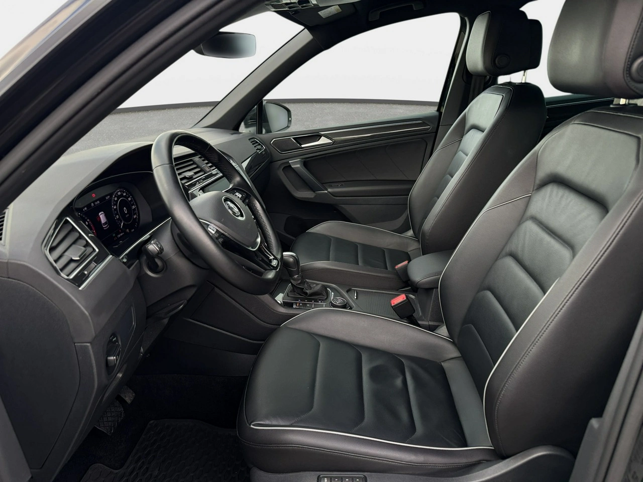 Volkswagen Tiguan - Zdjęcie 28