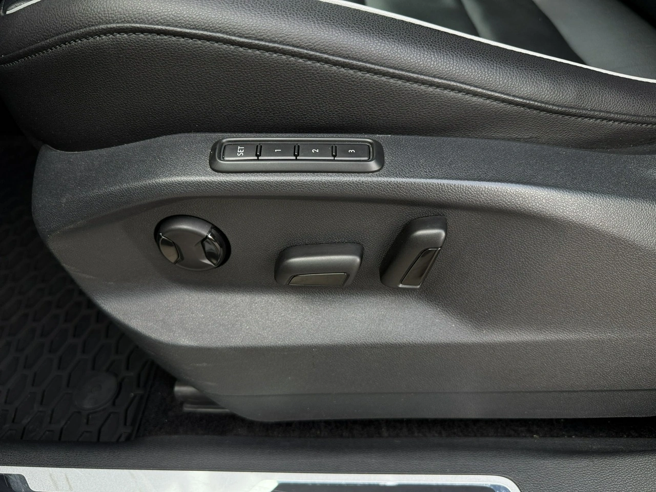 Volkswagen Tiguan - Zdjęcie 30
