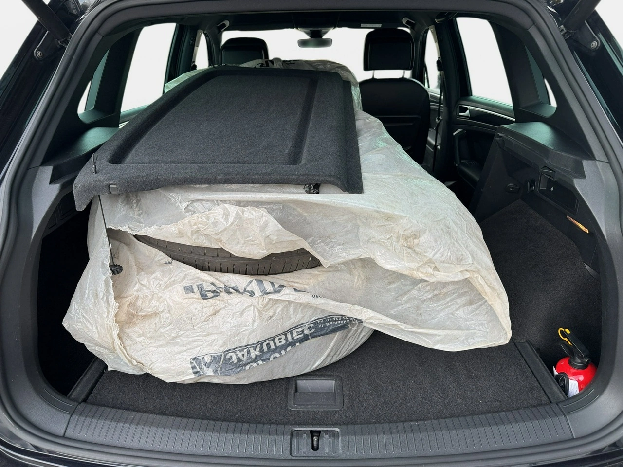 Volkswagen Tiguan - Zdjęcie 32