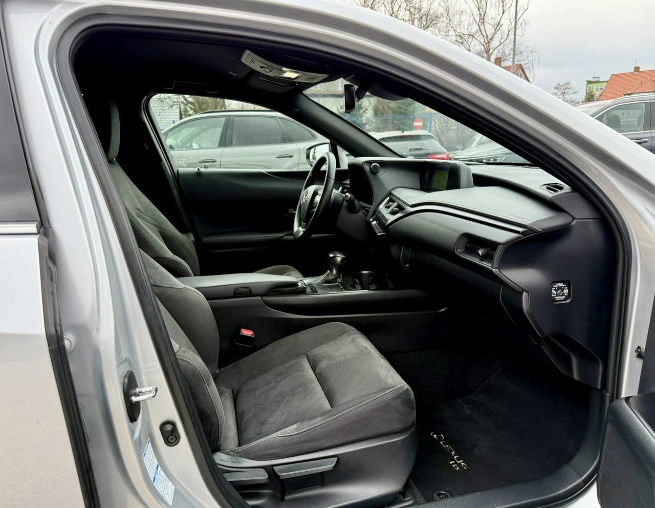 Lexus UX - Zdjęcie 12