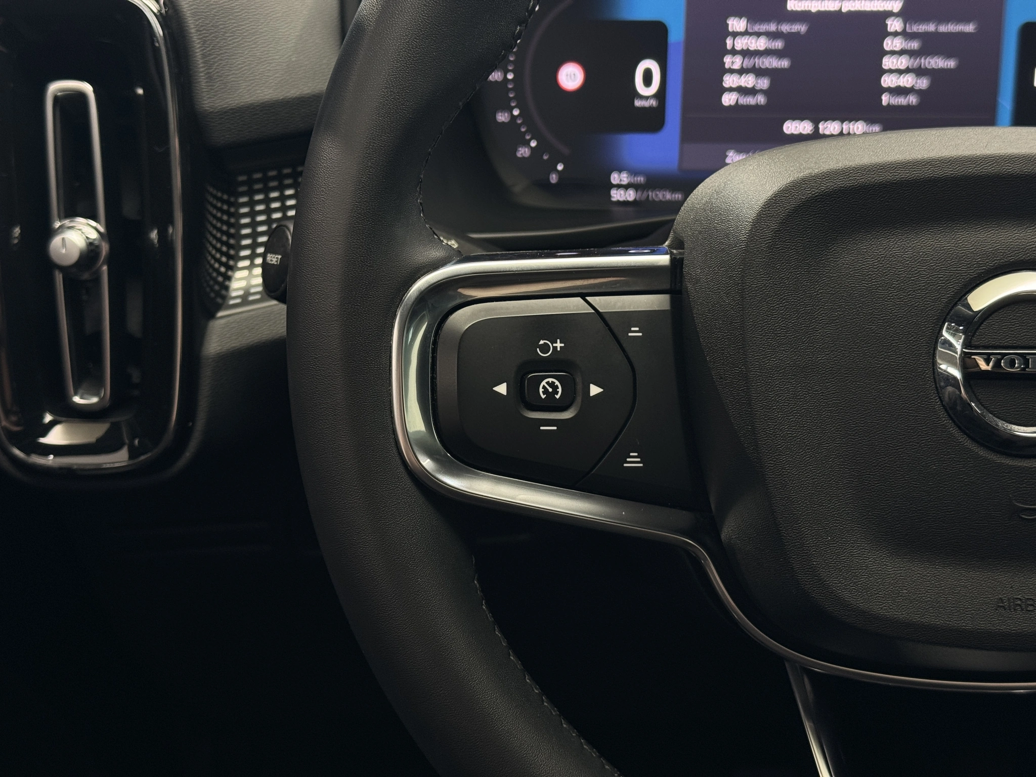 Volvo XC 40 - Zdjęcie 24