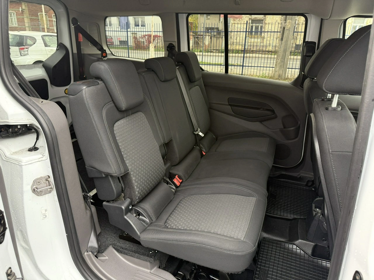 Ford Tourneo Connect - Zdjęcie 27