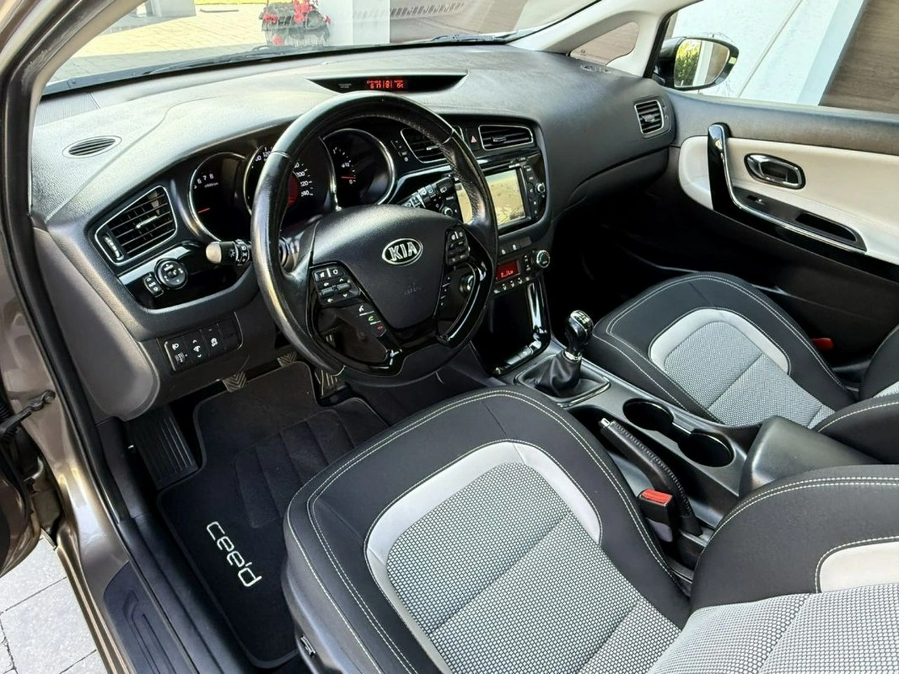 Kia Ceed - Zdjęcie 12