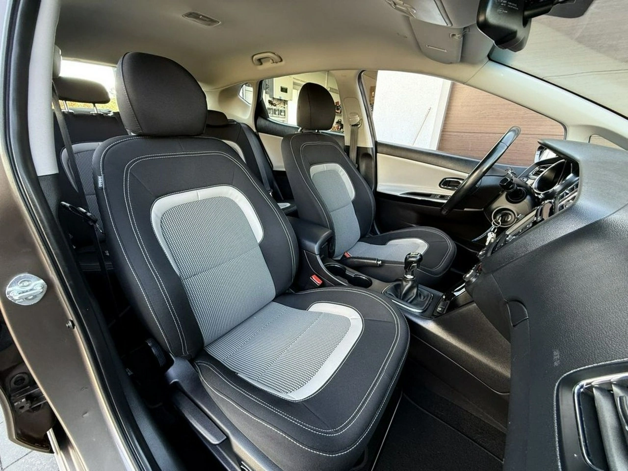 Kia Ceed - Zdjęcie 29