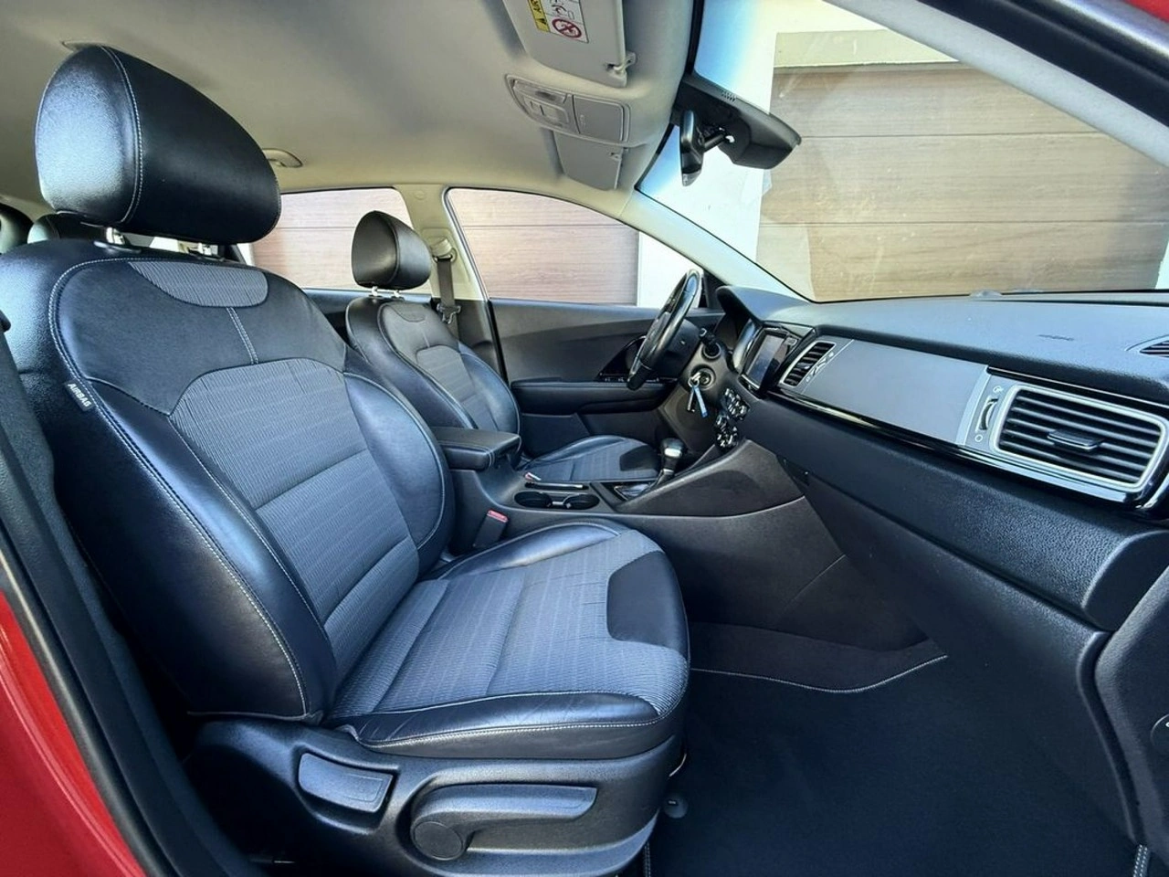Kia Niro - Zdjęcie 27