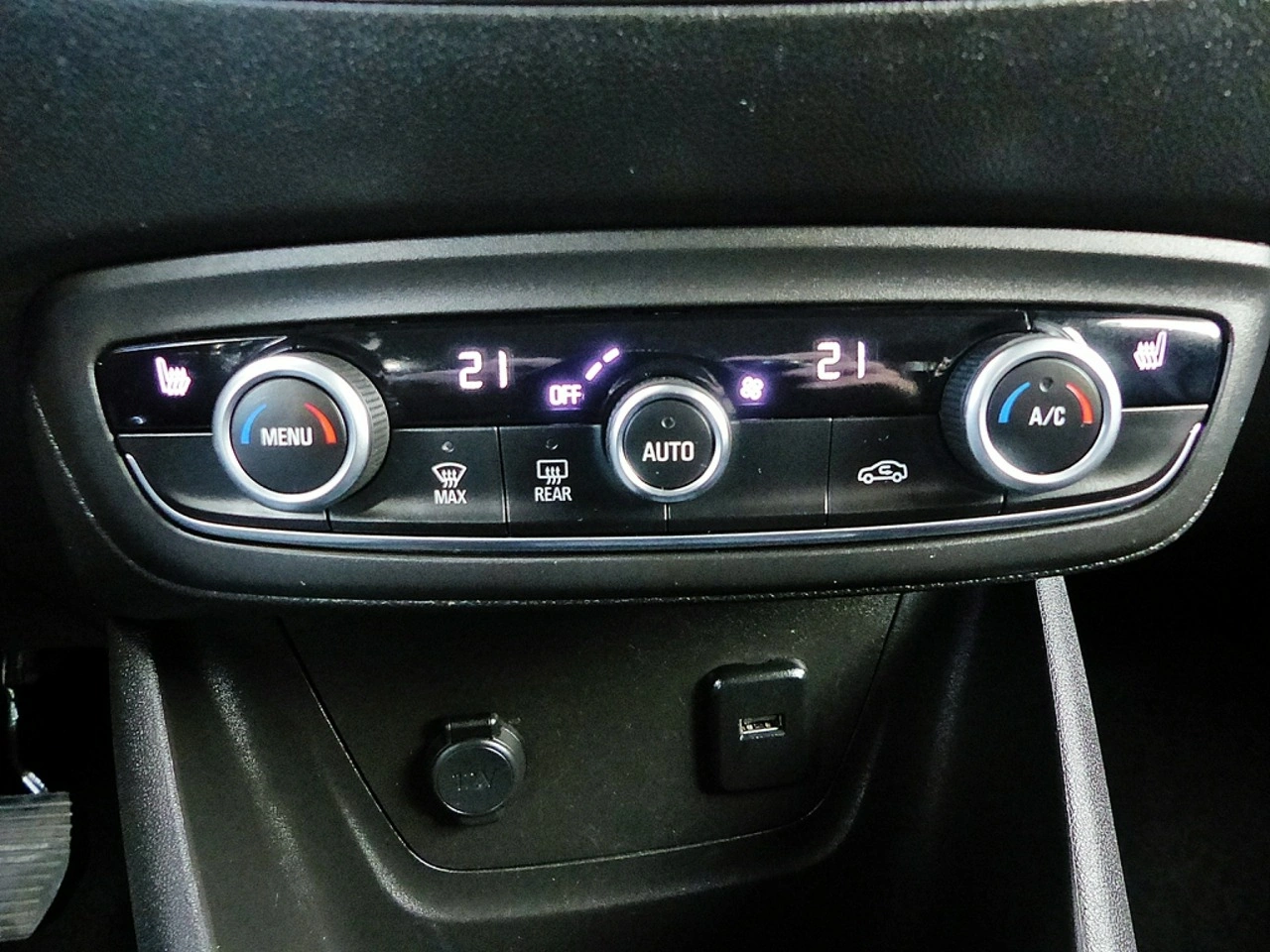 Opel Crossland X - Zdjęcie 31