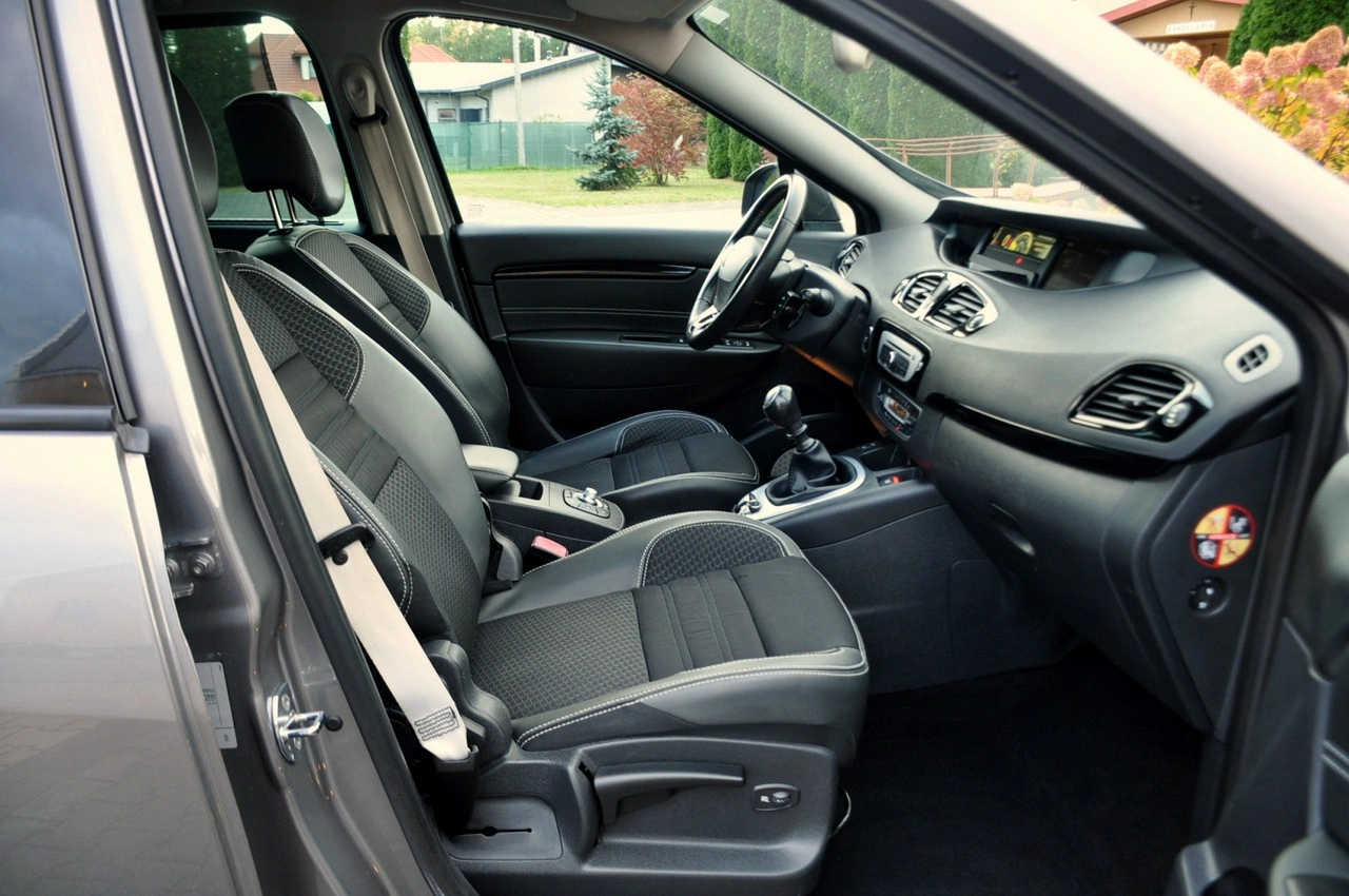 Renault Scenic - Zdjęcie 16