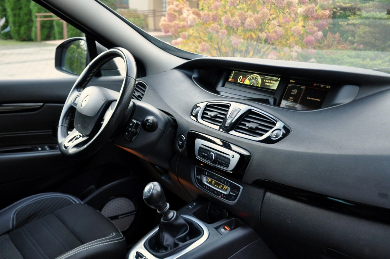 Renault Scenic - Zdjęcie 17