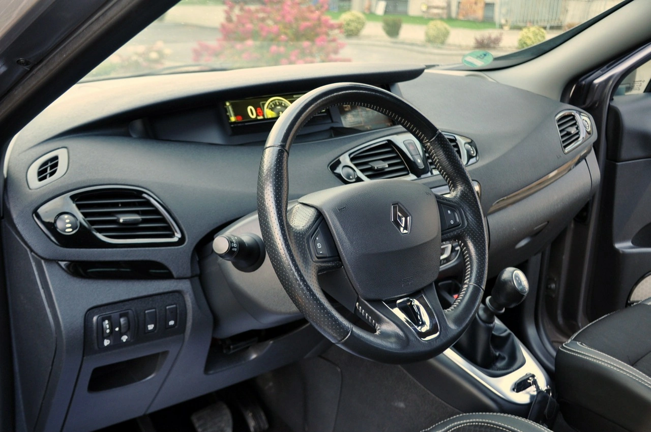 Renault Scenic - Zdjęcie 22