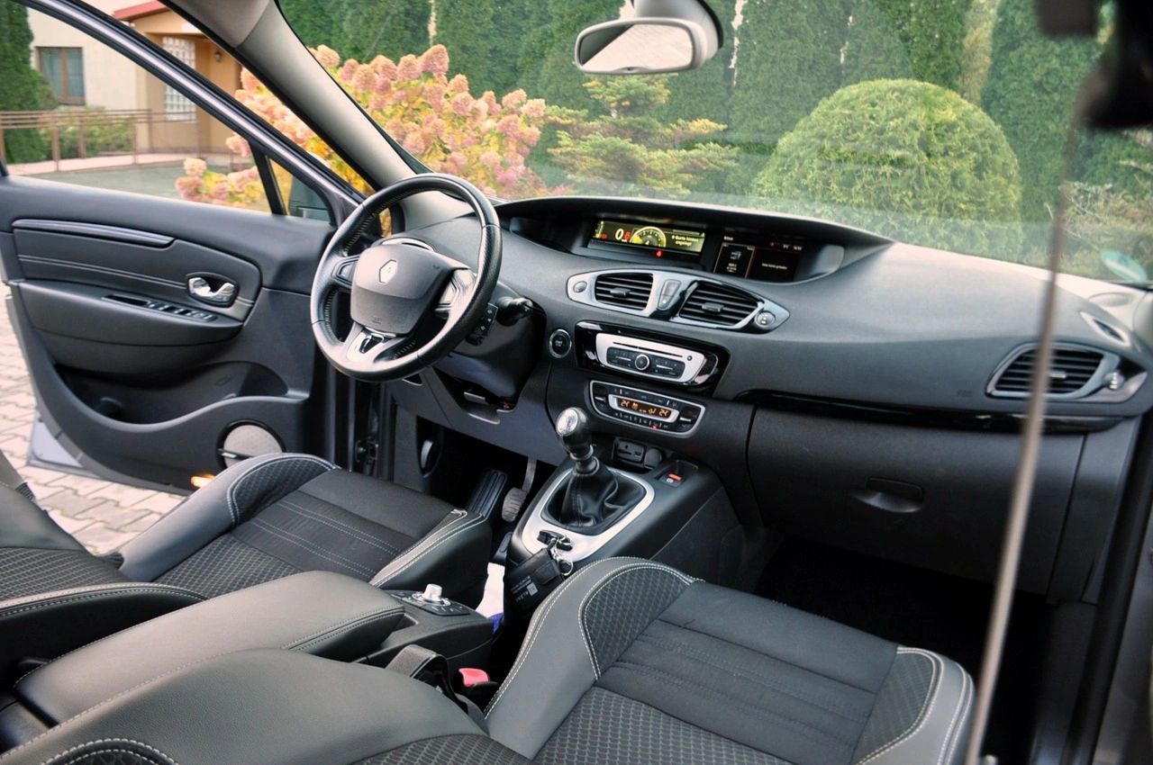 Renault Scenic - Zdjęcie 25