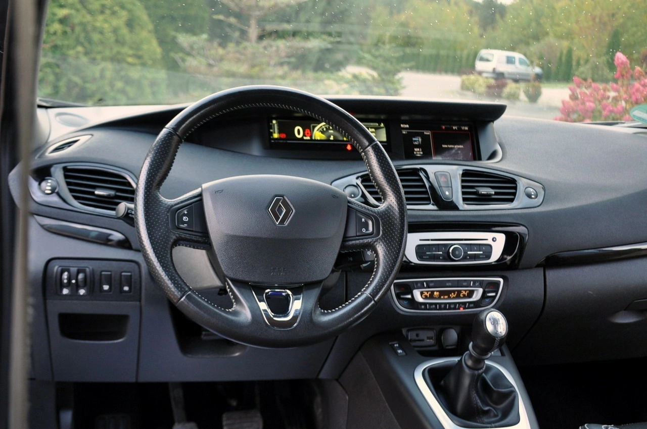 Renault Scenic - Zdjęcie 30