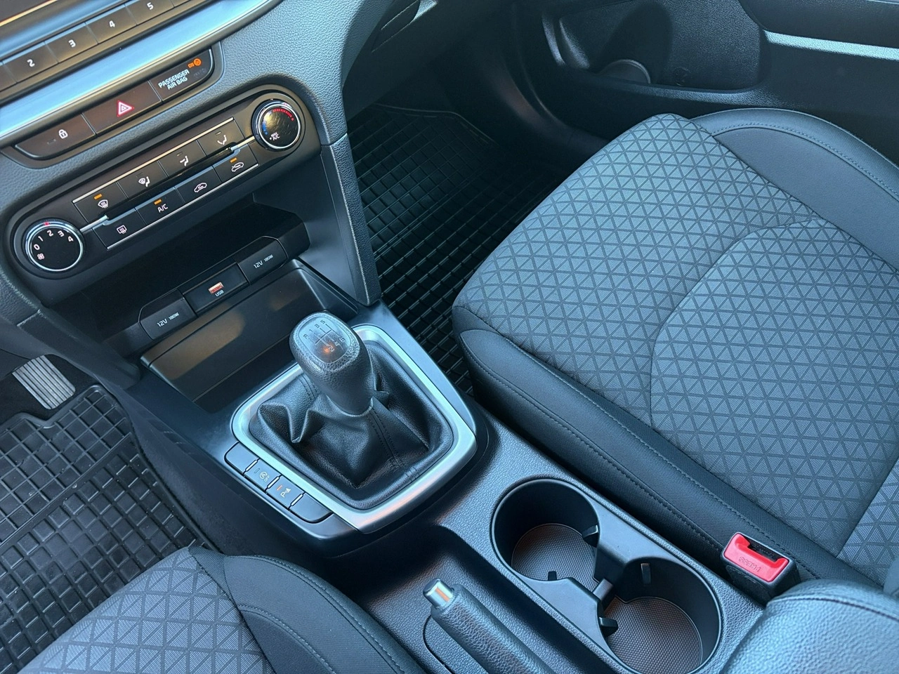 Kia Ceed - Zdjęcie 15