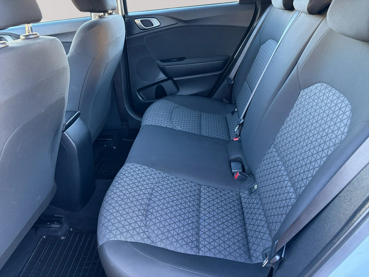 Kia Ceed - Zdjęcie 17