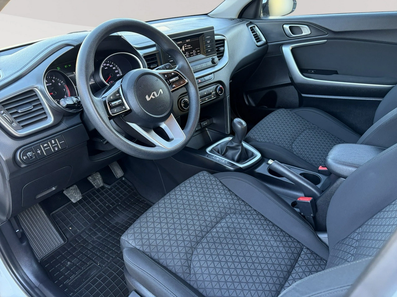 Kia Ceed - Zdjęcie 6