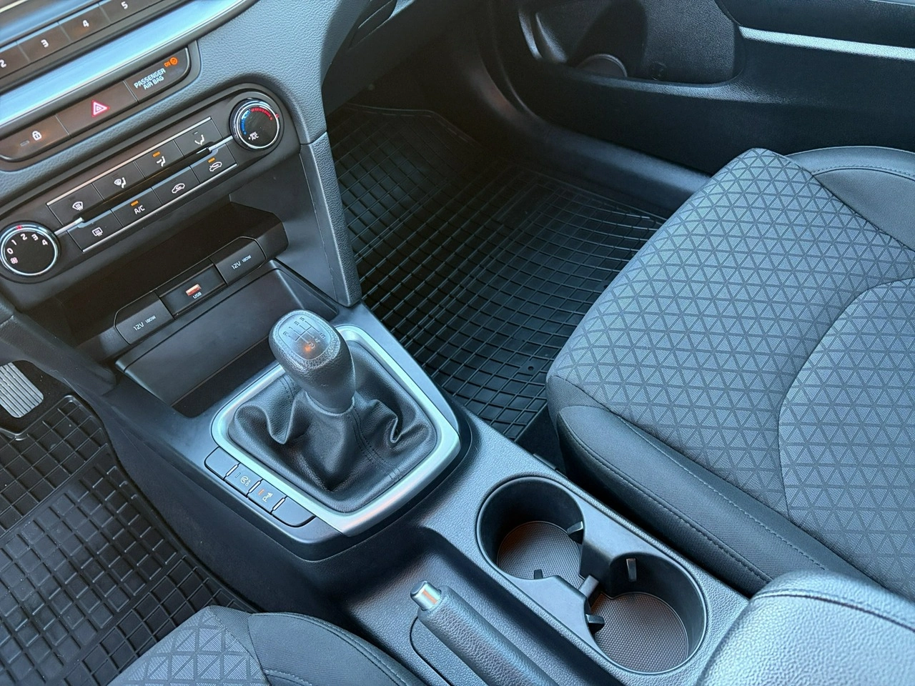 Kia Ceed - Zdjęcie 15