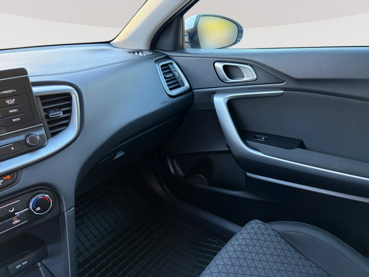 Kia Ceed - Zdjęcie 16