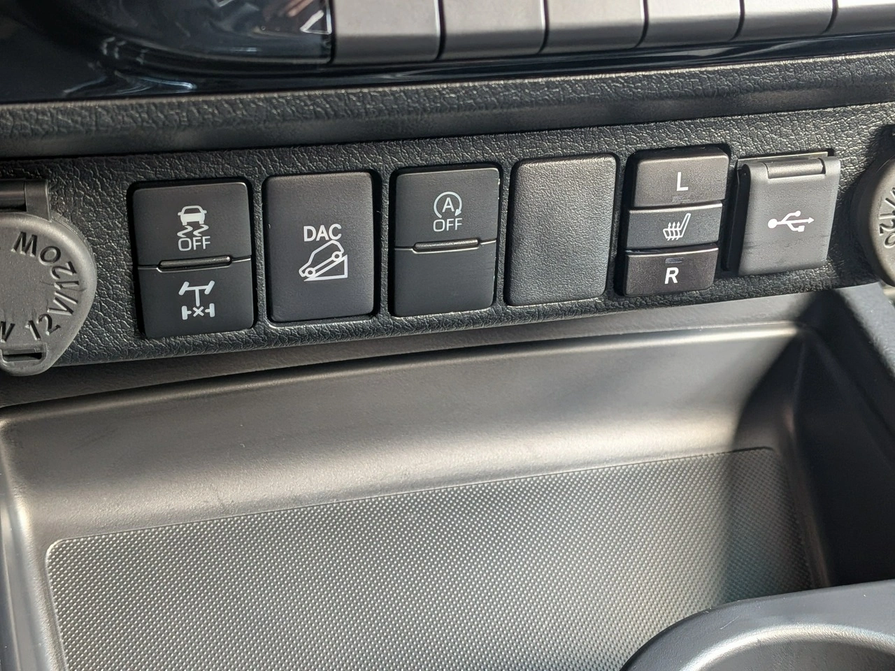 Toyota Hilux - Zdjęcie 12