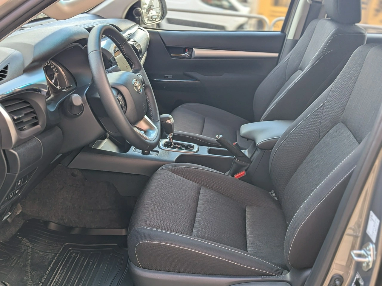 Toyota Hilux - Zdjęcie 14