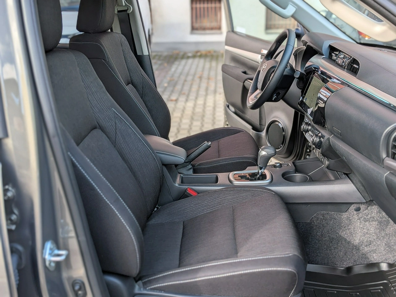 Toyota Hilux - Zdjęcie 24