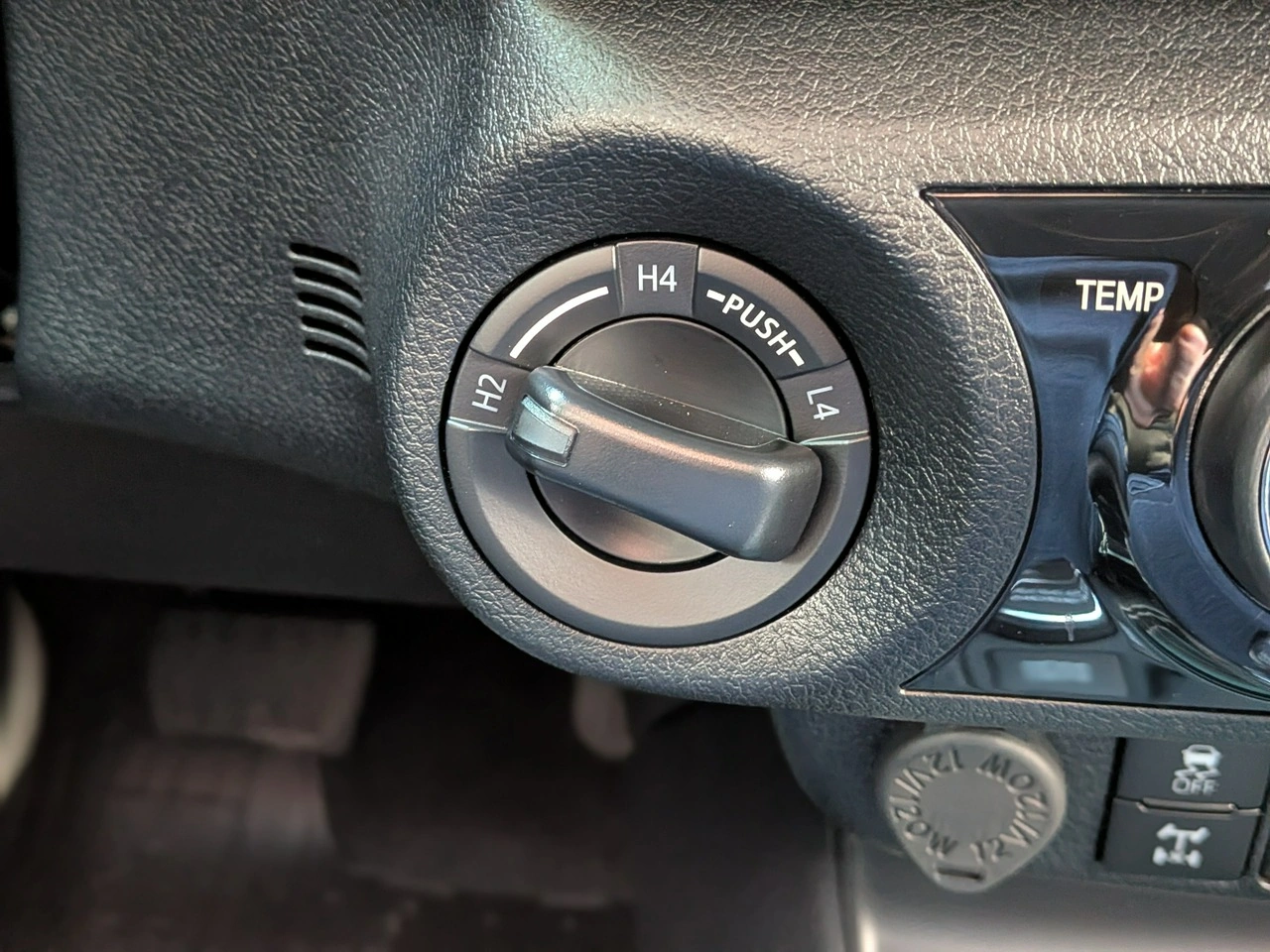 Toyota Hilux - Zdjęcie 27