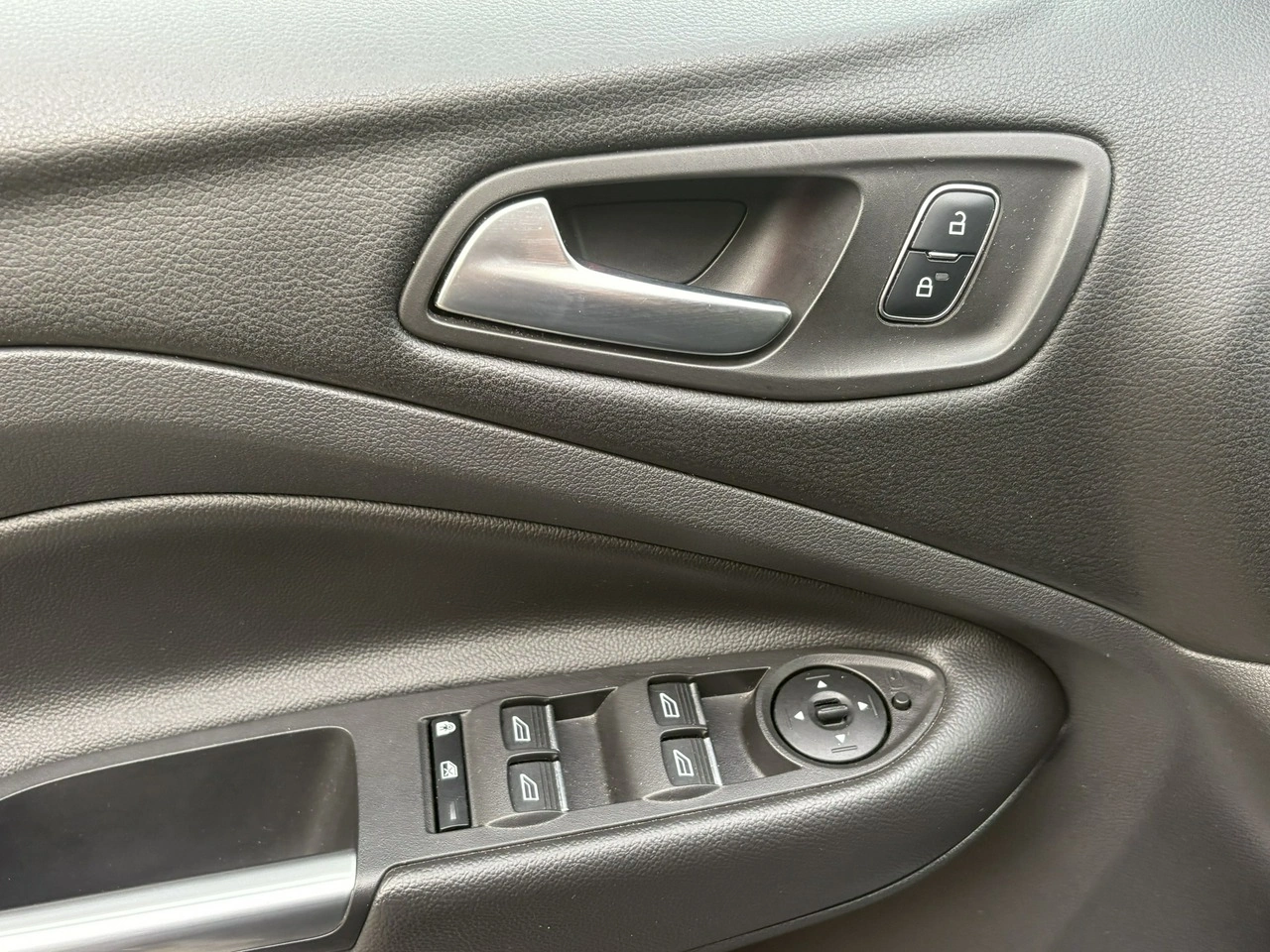 Ford Kuga - Zdjęcie 16