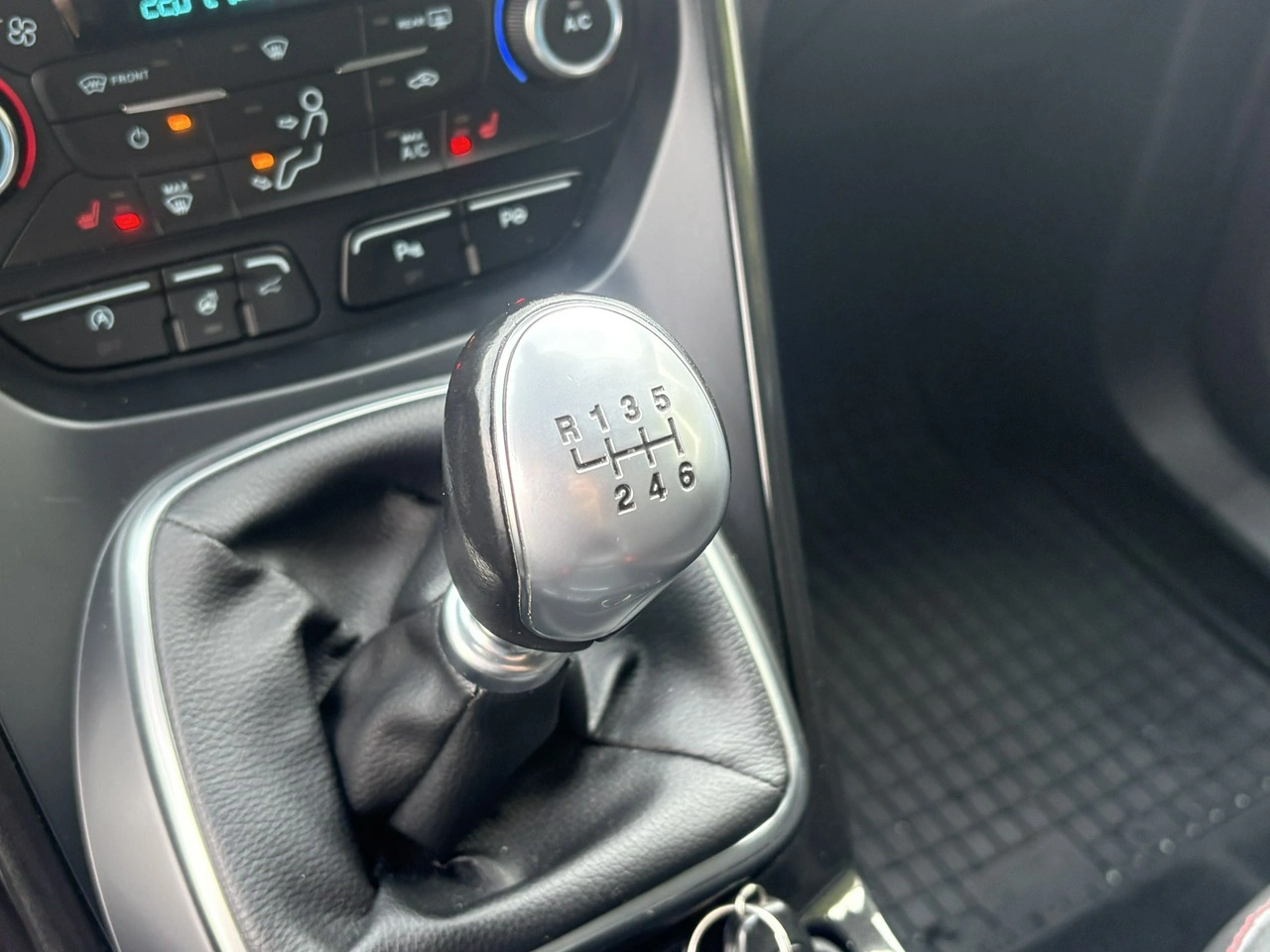 Ford Kuga - Zdjęcie 20