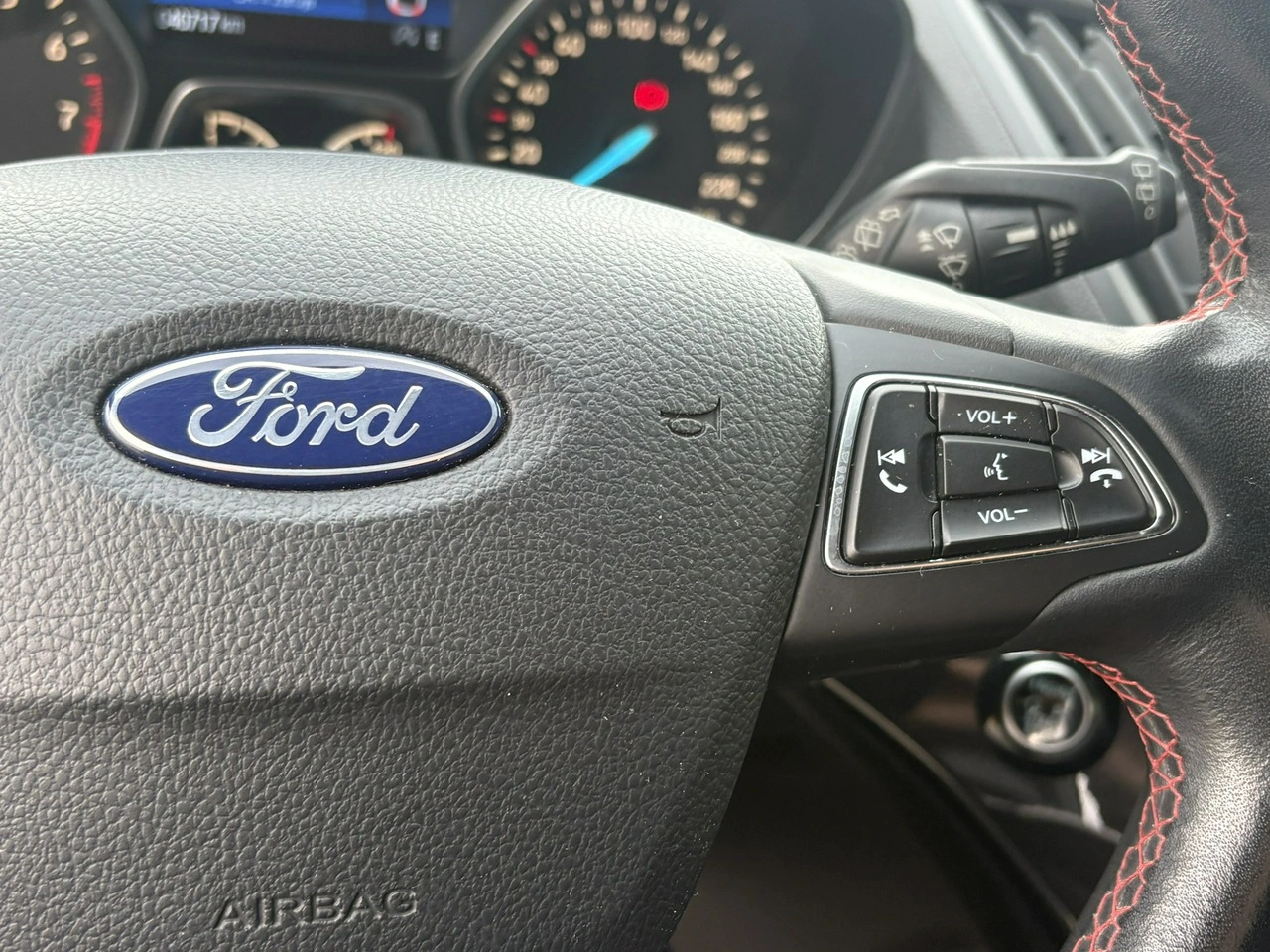 Ford Kuga - Zdjęcie 23