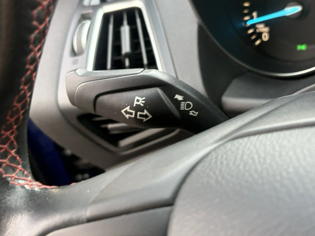 Ford Kuga - Zdjęcie 25