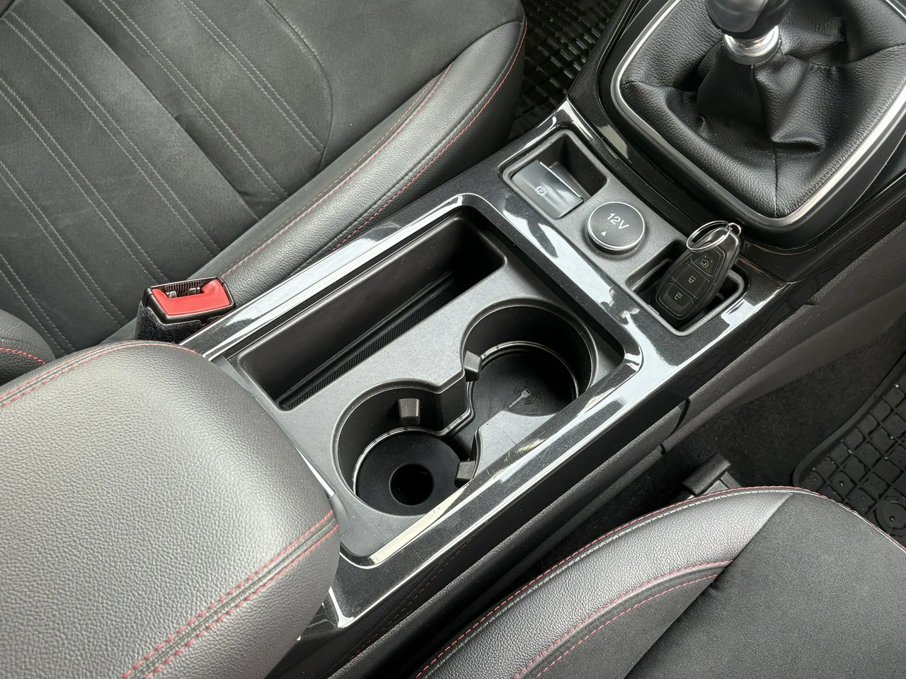 Ford Kuga - Zdjęcie 36
