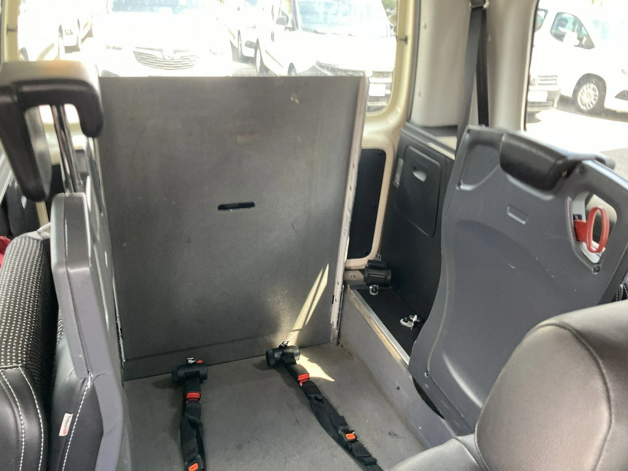 Volkswagen Caddy - Zdjęcie 14