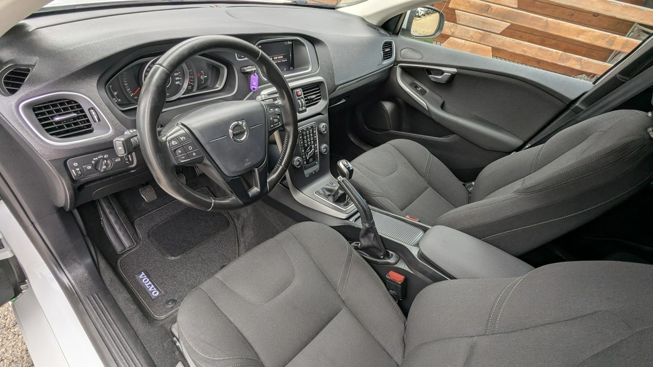 Volvo V40 - Zdjęcie 14