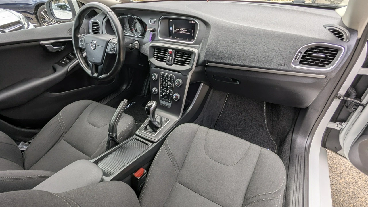 Volvo V40 - Zdjęcie 19