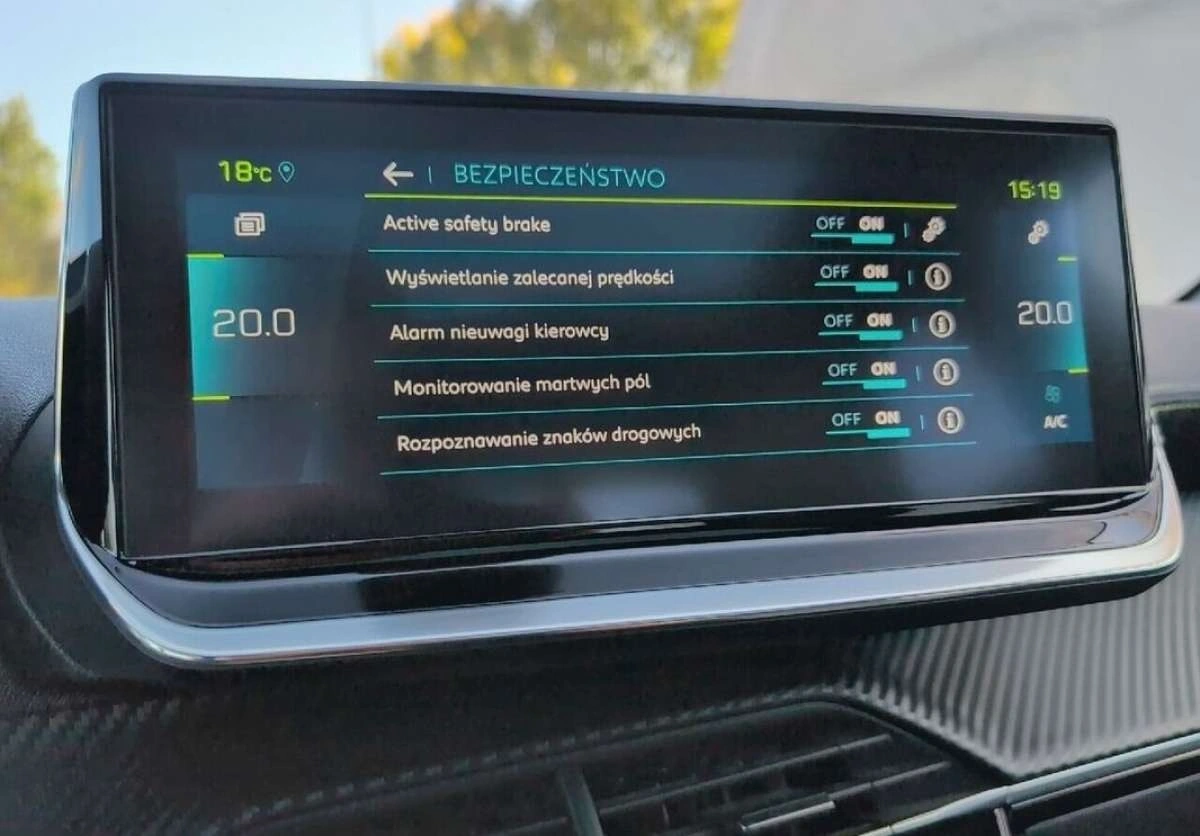 Peugeot 208 - Zdjęcie 19