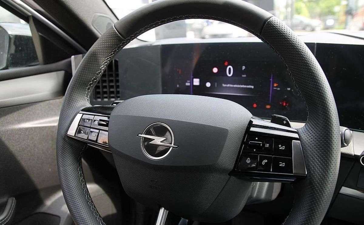Opel Astra - Zdjęcie 28