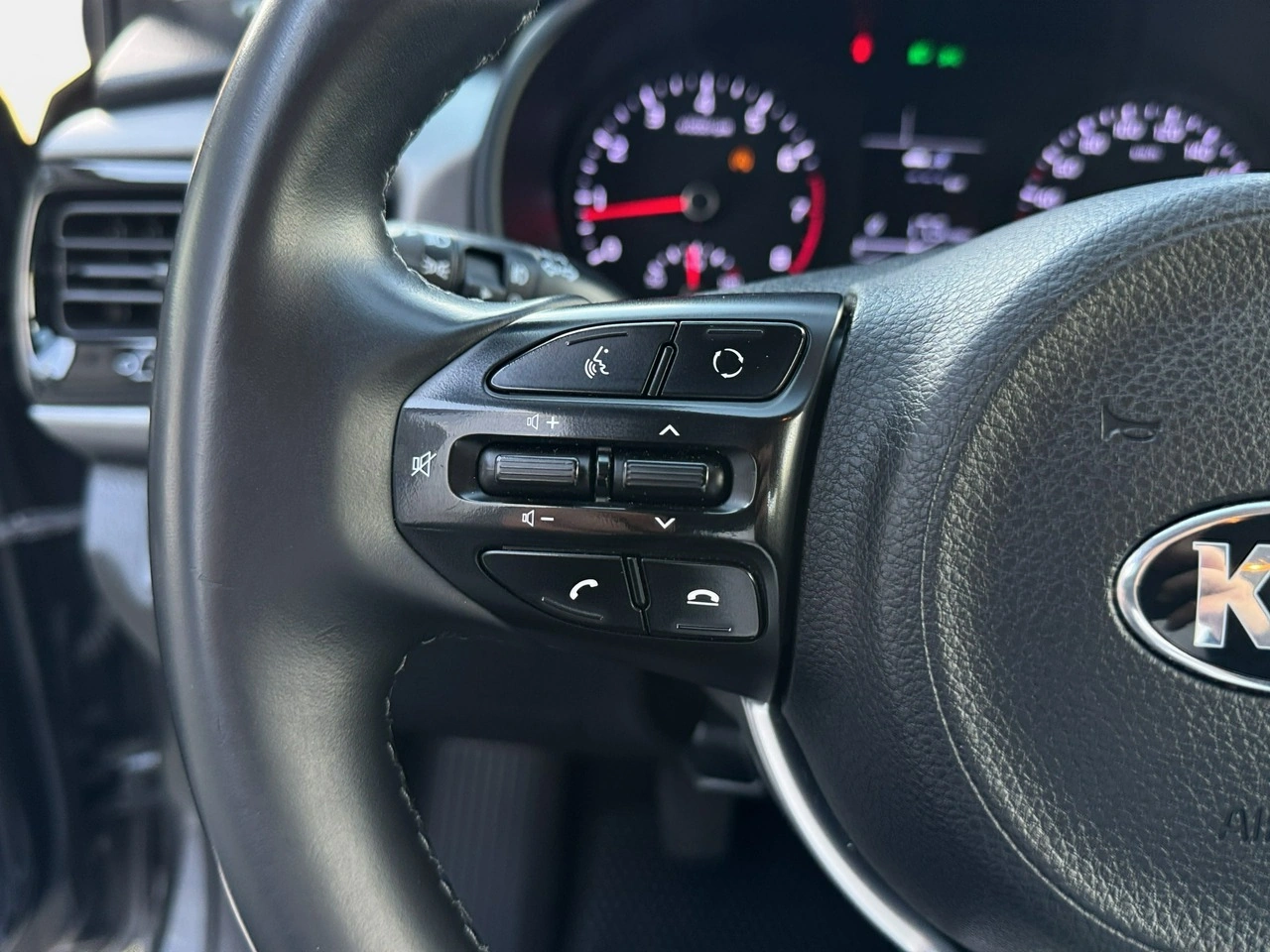 Kia Rio - Zdjęcie 12