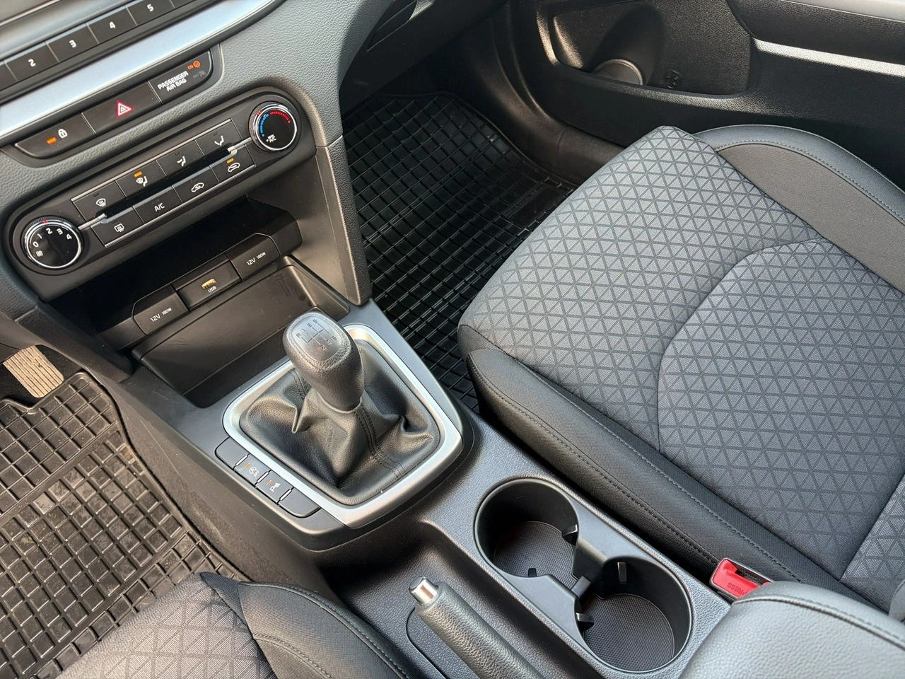 Kia Ceed - Zdjęcie 15