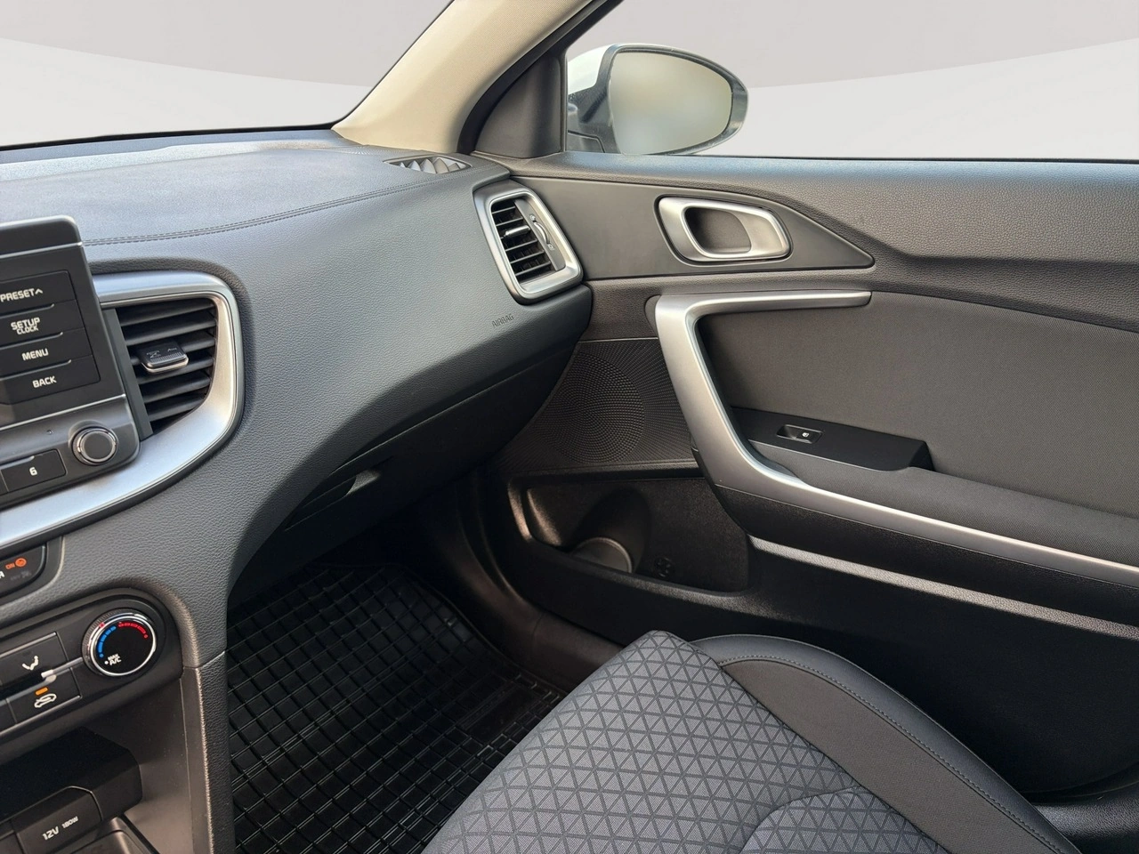 Kia Ceed - Zdjęcie 16