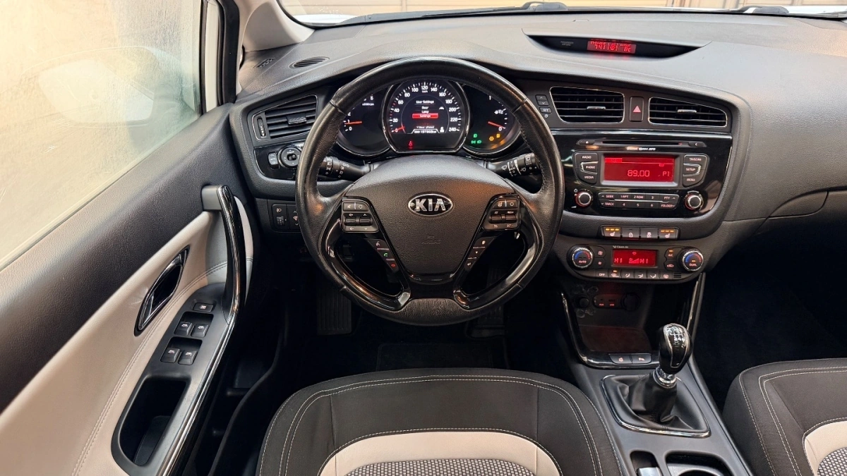 Kia Ceed - Zdjęcie 24