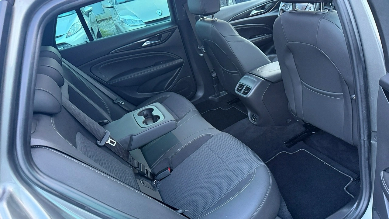 Opel Insignia Sports Tourer - Zdjęcie 17