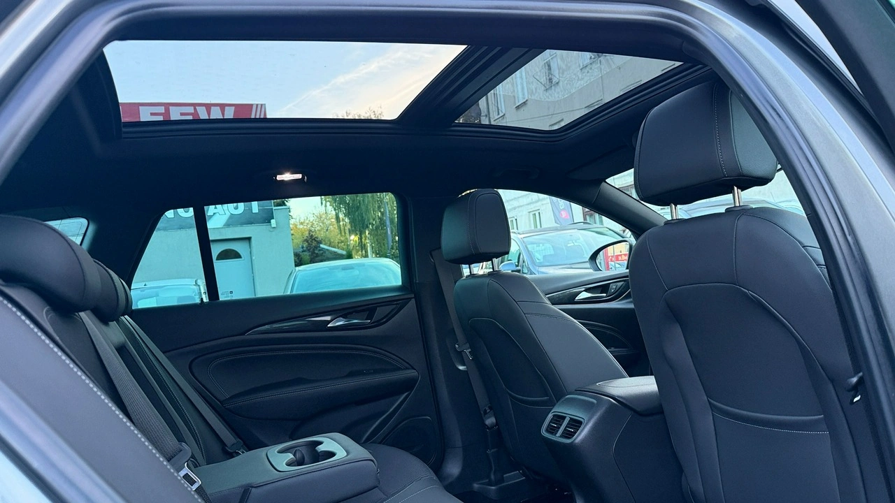 Opel Insignia Sports Tourer - Zdjęcie 18