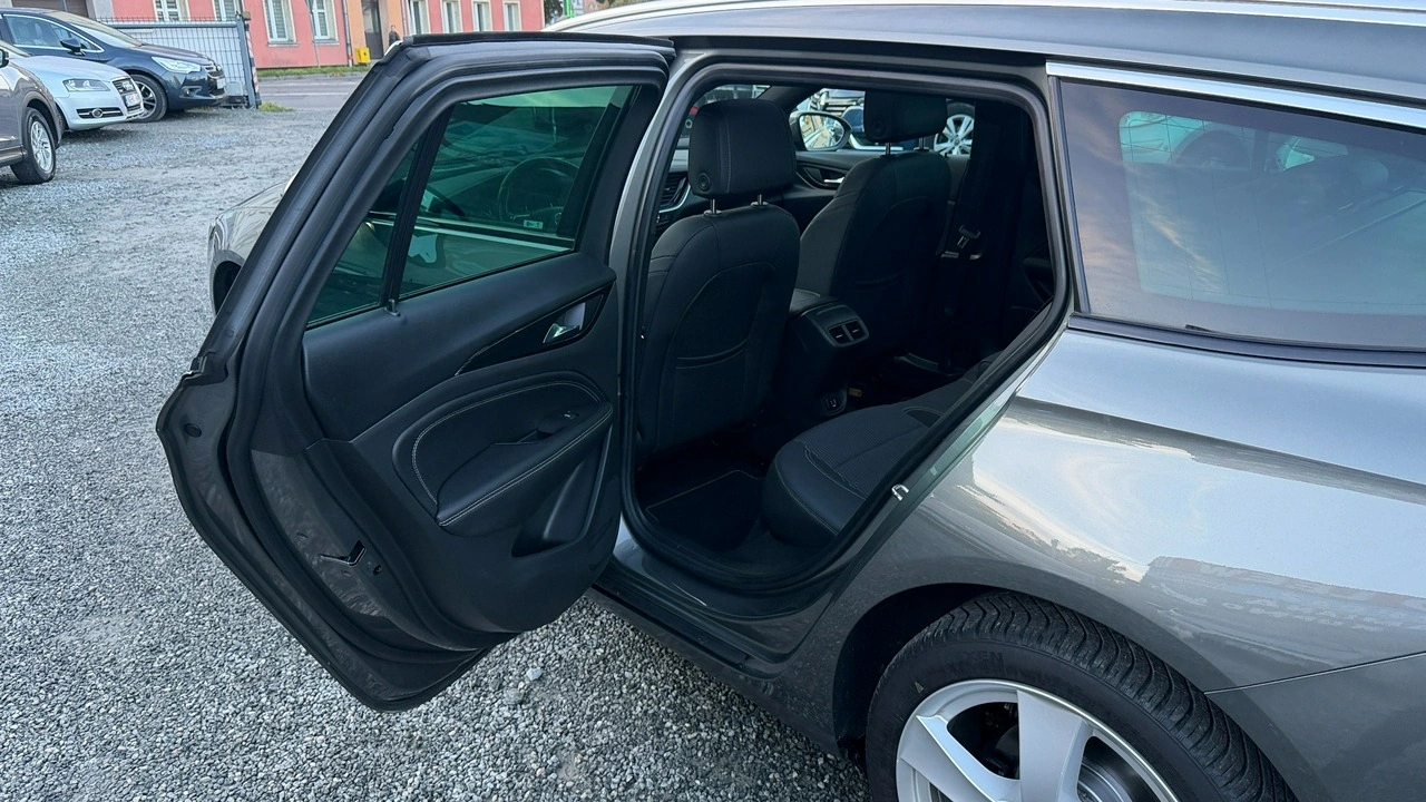 Opel Insignia Sports Tourer - Zdjęcie 19