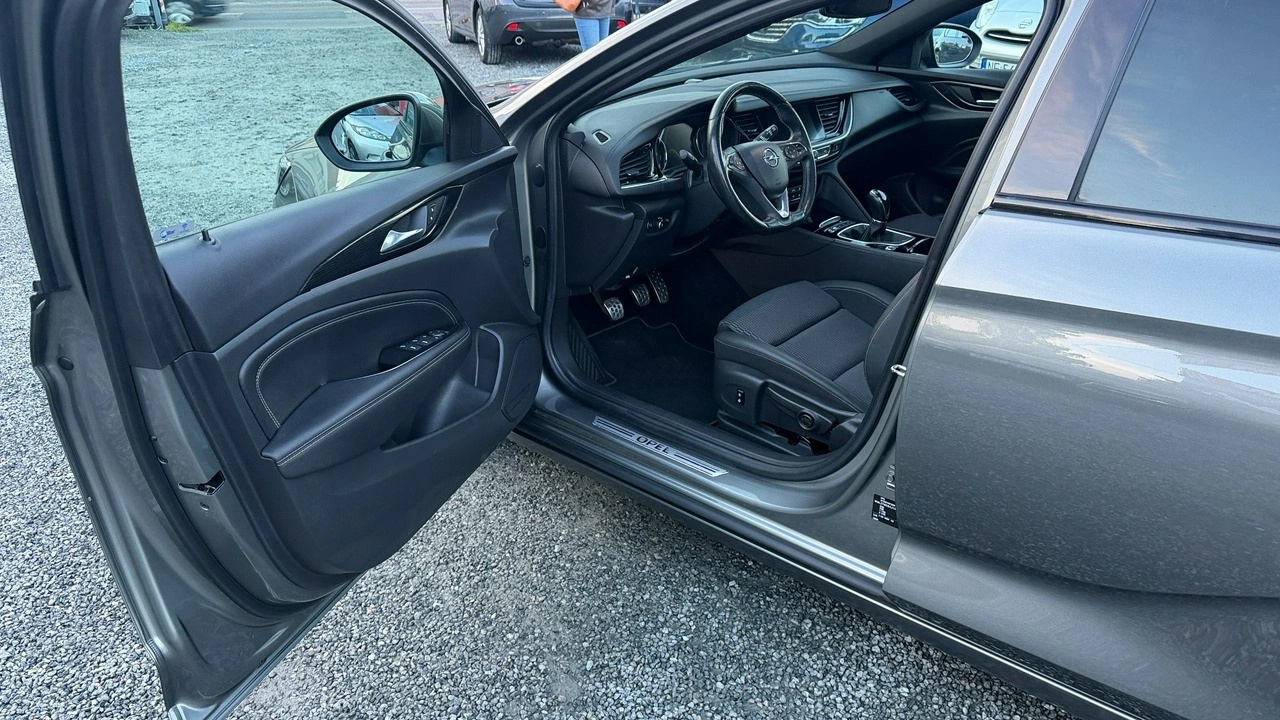Opel Insignia Sports Tourer - Zdjęcie 21