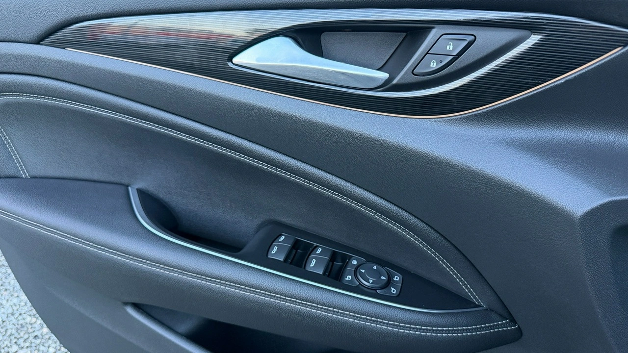 Opel Insignia Sports Tourer - Zdjęcie 22