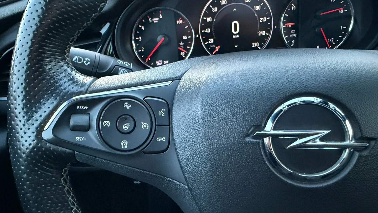 Opel Insignia Sports Tourer - Zdjęcie 25