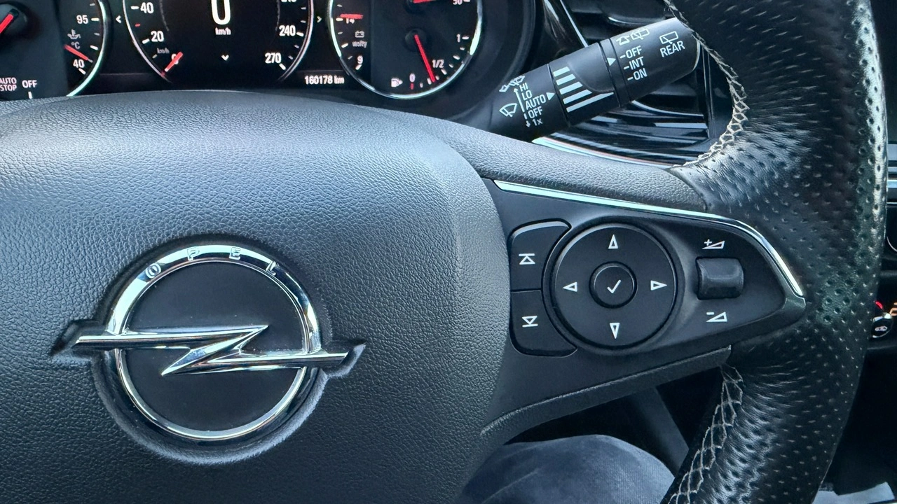 Opel Insignia Sports Tourer - Zdjęcie 26