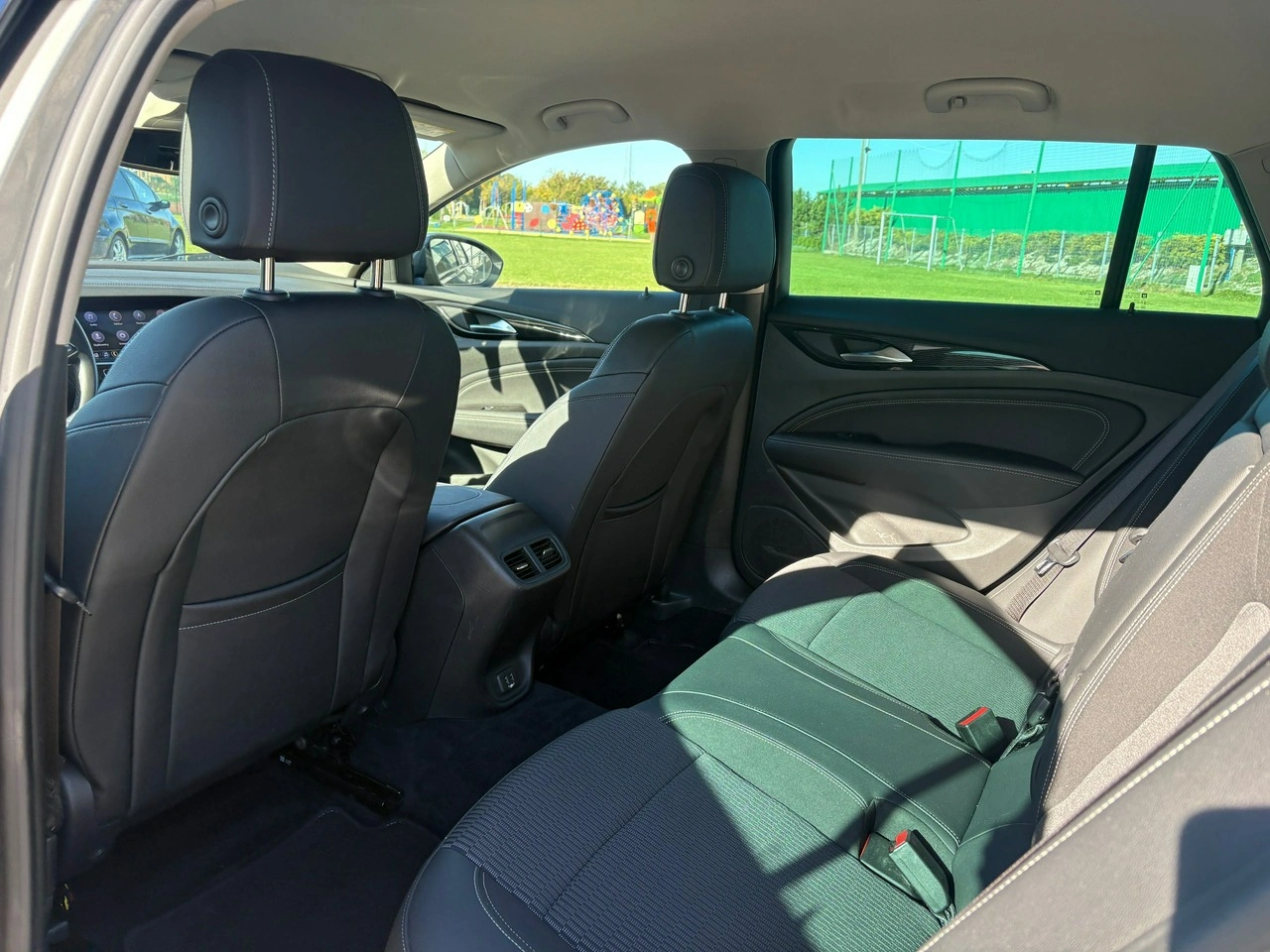 Opel Insignia Sports Tourer - Zdjęcie 9